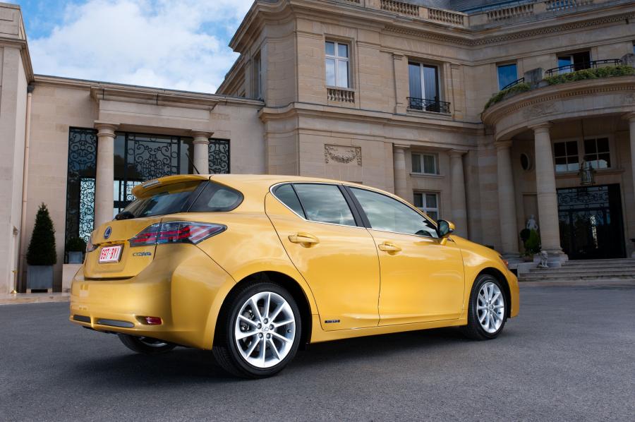  Lexus CT200h 2010 года  (фото 226 из 266)